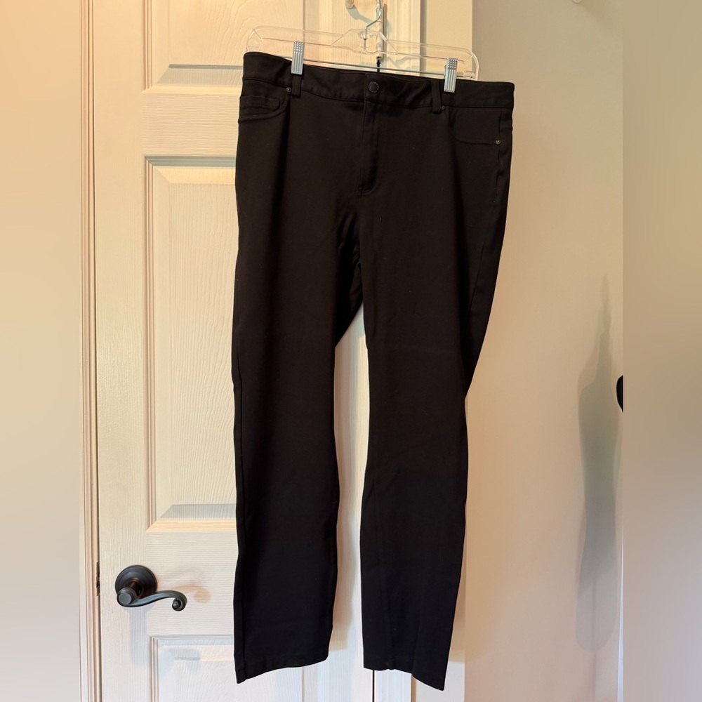 DKNY Women's Black Skinny Jeans - Classic Slim Fit